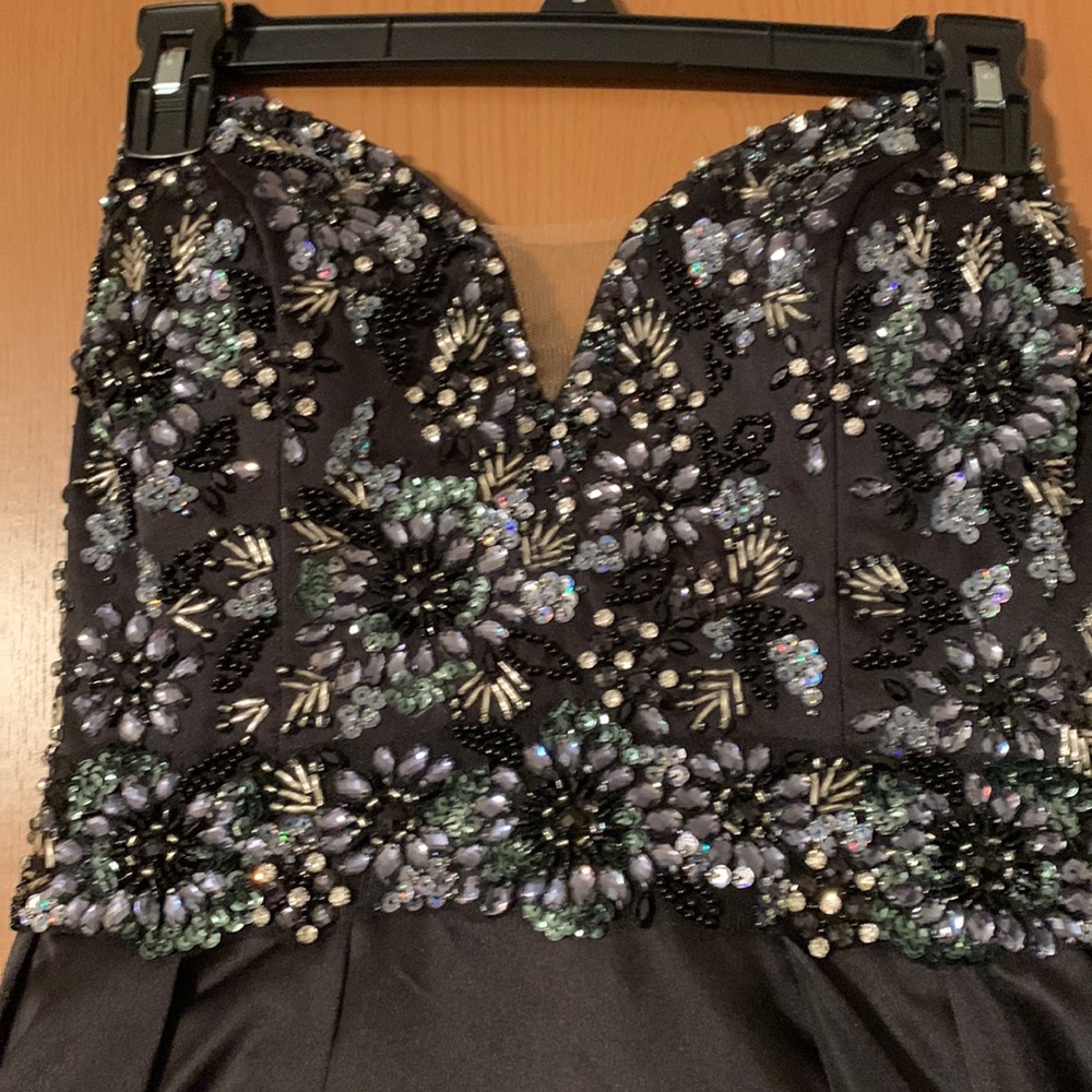 Formal Dress - Picture 2 of 9